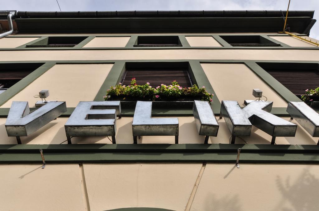 Veliki Garni Hotel Novi Sad Exterior foto